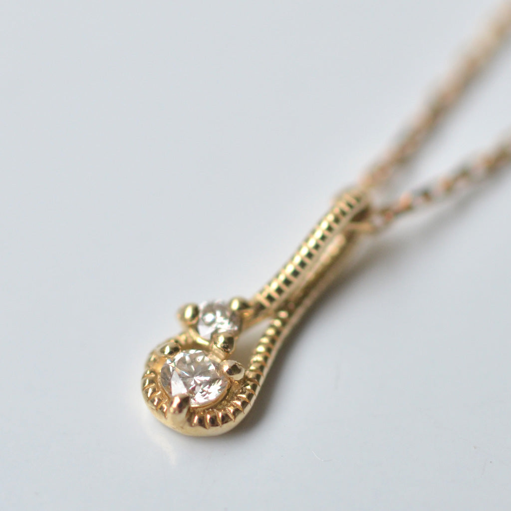 幸せを運ぶもの・ダイヤモンドネックレス・水【K10YG】21W