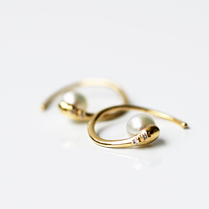 Over the moon ピアス【K10YG】25ss