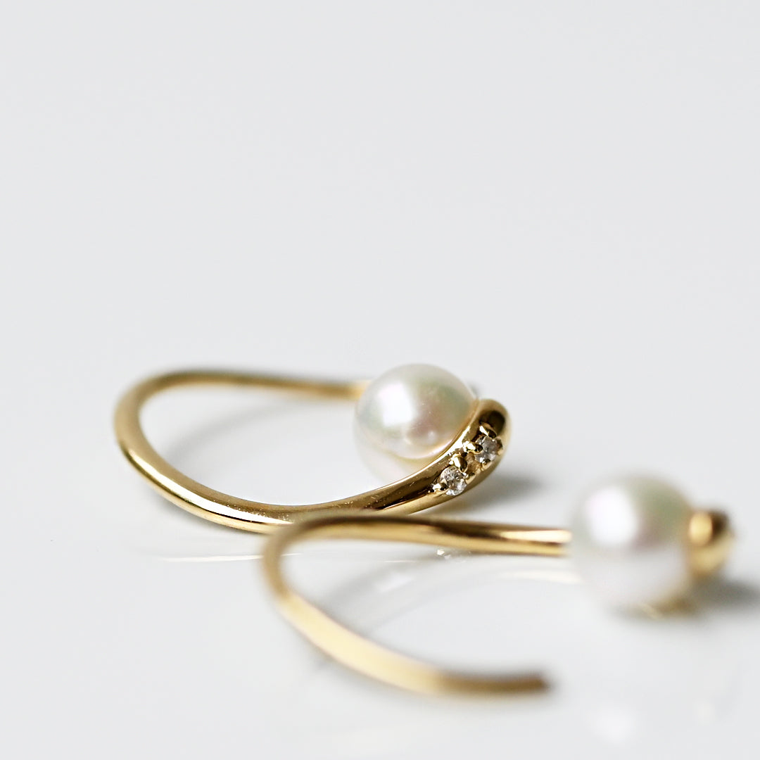 Over the moon ピアス【K10YG】25ss