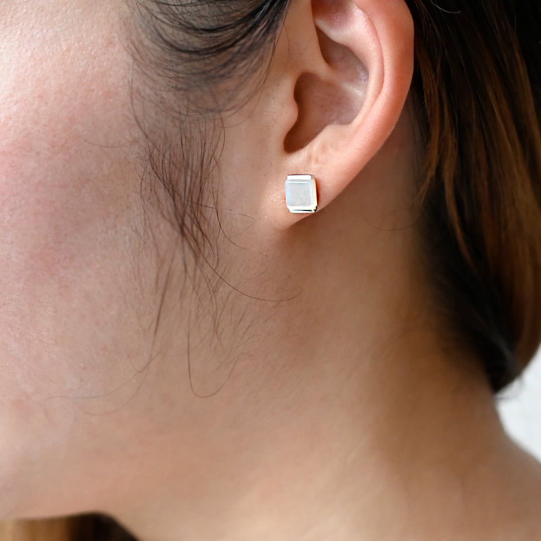 Talat  Than-sa-mǎi  マザーオブパール シグネットピアス【SV925】25ss