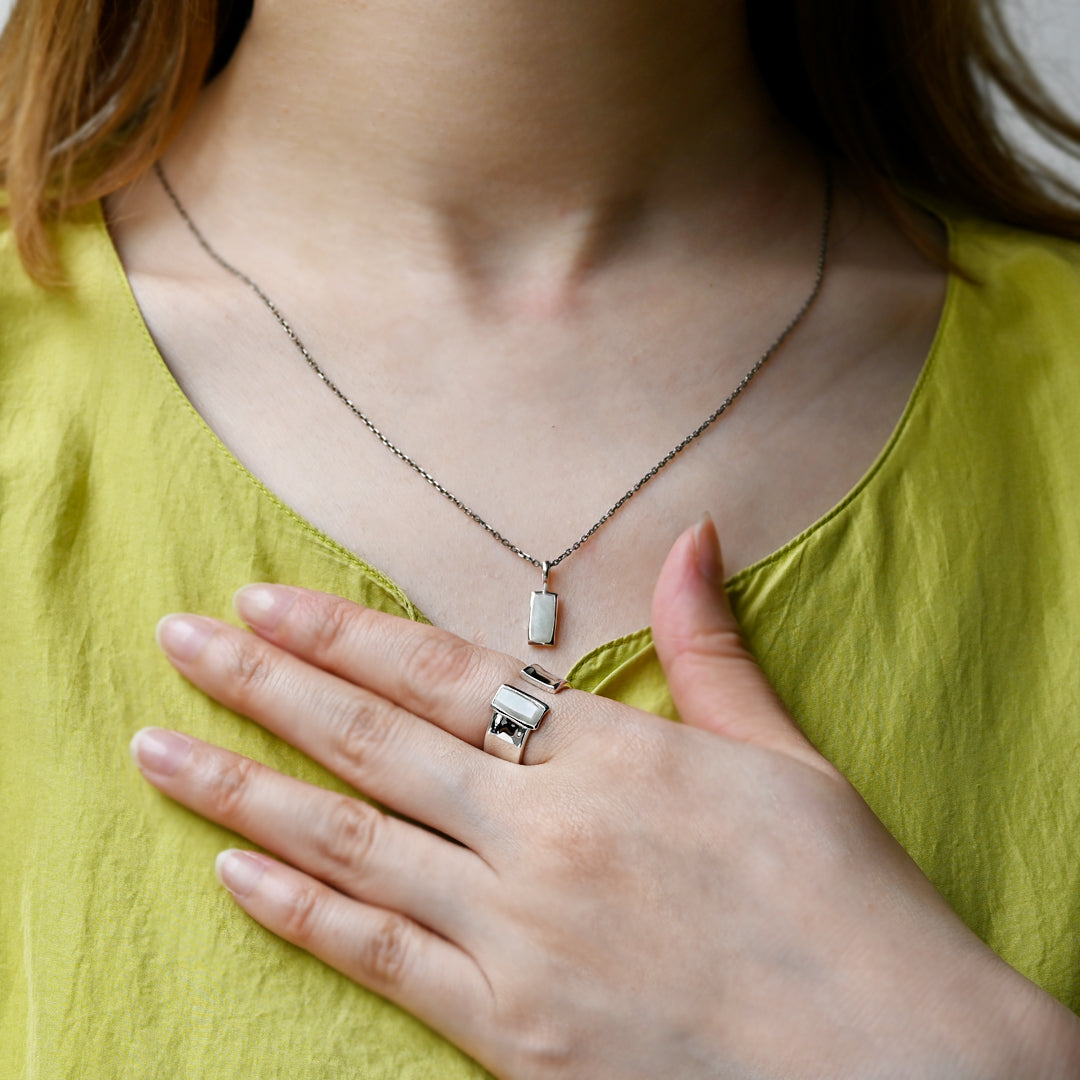 Talat  Than-sa-mǎi  グリーンジェイド カフリング【SV925】25ss