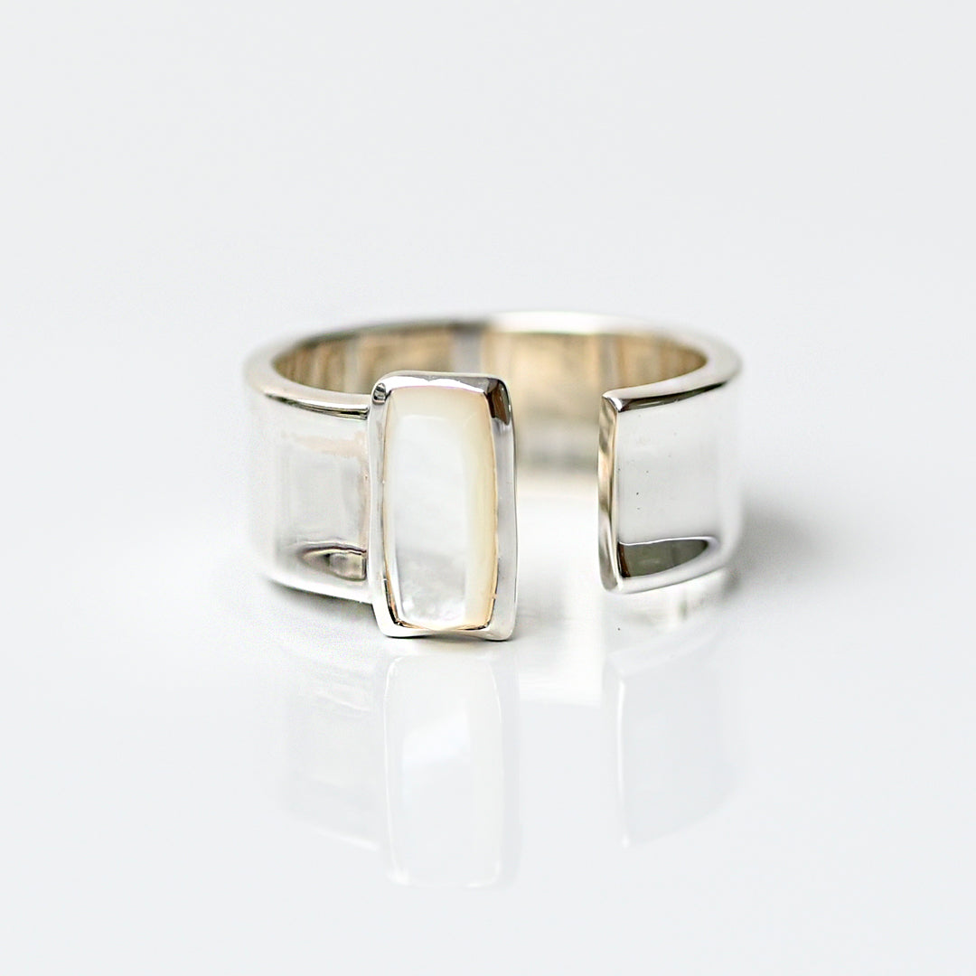 Talat  Than-sa-mǎi  マザーオブパール カフリング【SV925】25ss