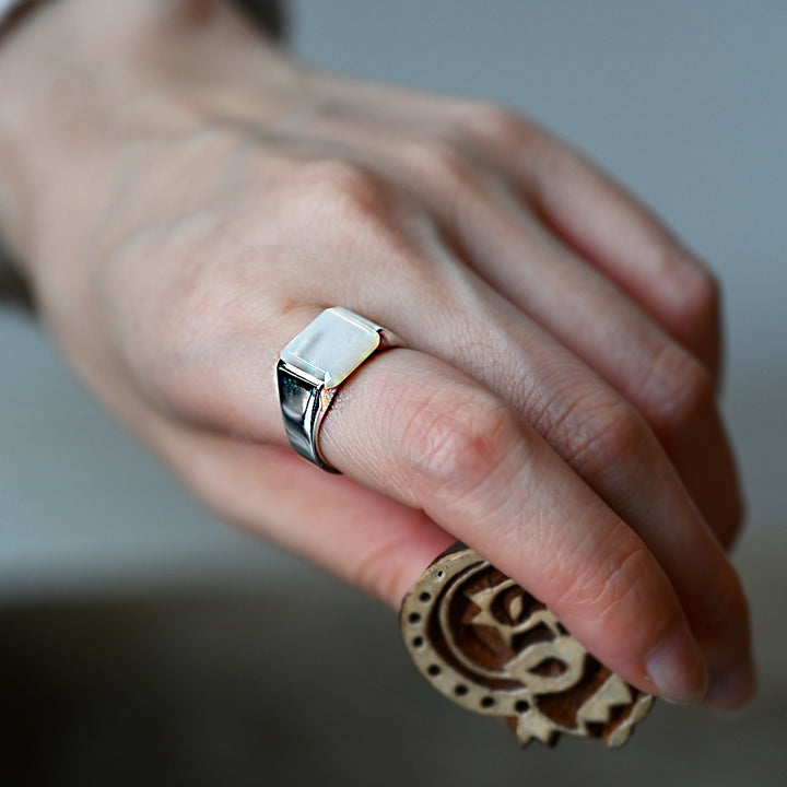 Talat  Than-sa-mǎi  マザーオブパール シグネットリング【SV925】25ss