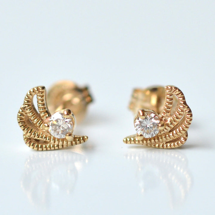 幸せを運ぶもの・ダイヤモンドピアス・羽【K10YG】21W