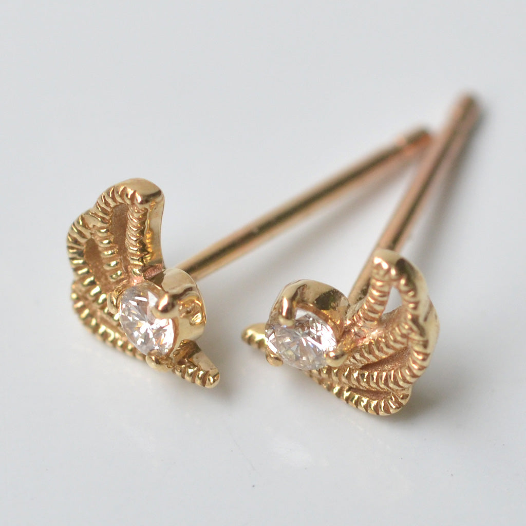 幸せを運ぶもの・ダイヤモンドピアス・羽【K10YG】21W