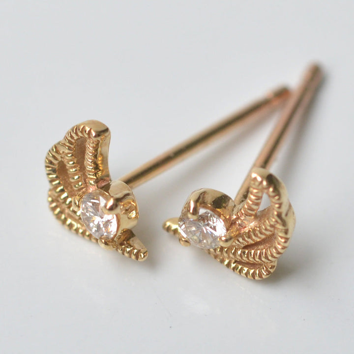 幸せを運ぶもの・ダイヤモンドピアス・羽【K10YG】21W