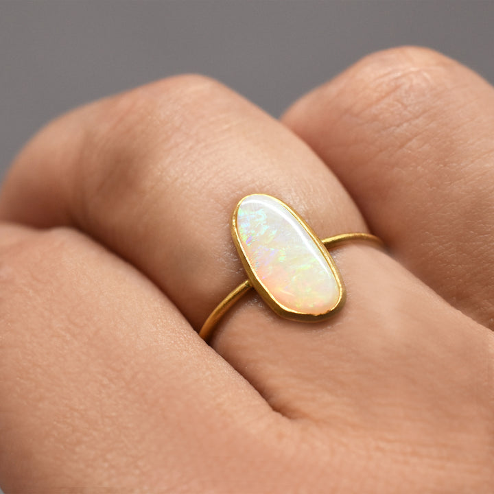1点ものオパール・リング 【K18YG】