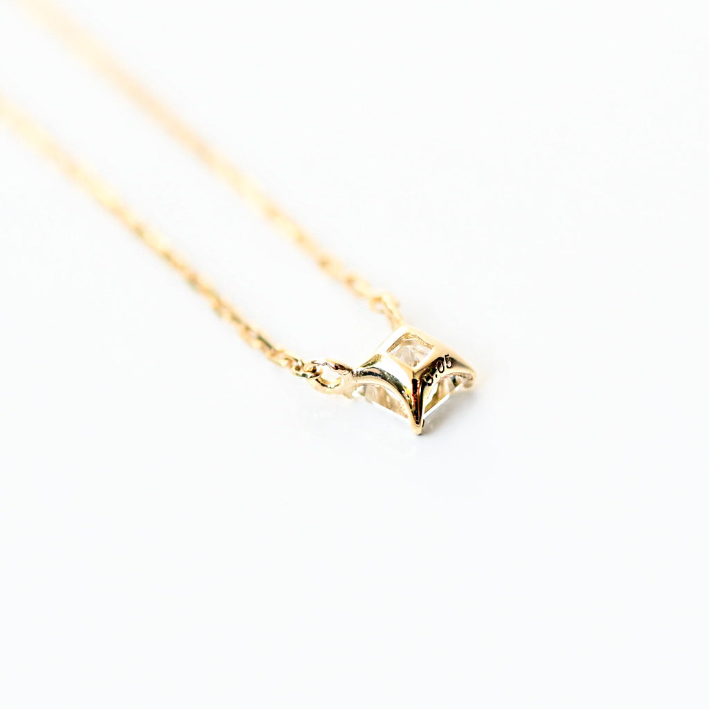 ファンシーカット スクエアダイヤモンド ネックレス【K10YG】23A