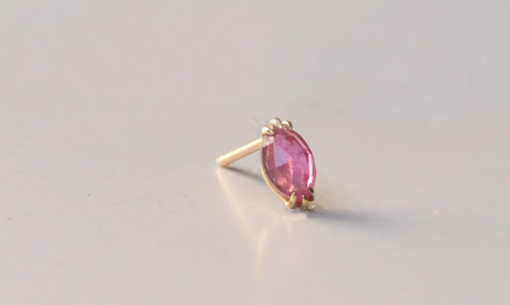 【各種クーポン・ポイントのご利用不可】ファンシーカット 7月 ルビーピアス【K10YG】