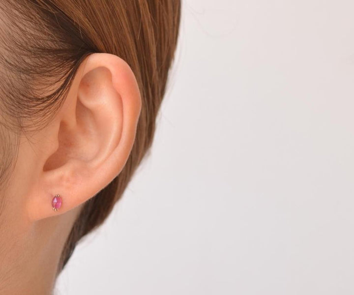 【各種クーポン・ポイントのご利用不可】ファンシーカット 7月 ルビーピアス【K10YG】