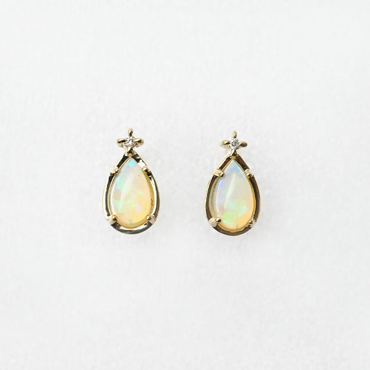 オパール×ダイヤモンド ペアシェイプ ピアス①【K10YG】｜Opaline