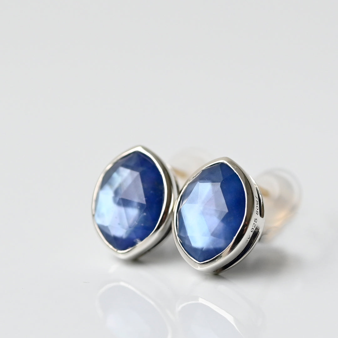 数量限定】Talat Rʉaŋ ラピスラズリトリプレットストーン ピアス