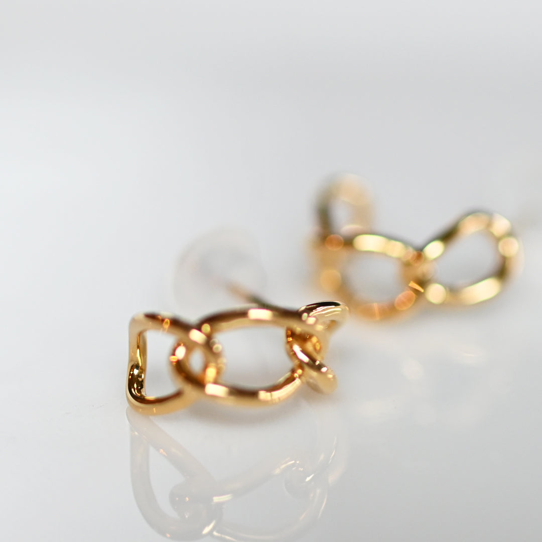 riko riko幸せをキャッチするバテイデザインピアス　K10YG Talat Chic Oriental Rope ピアス 【SV925＋K10YG】26ss – sowi