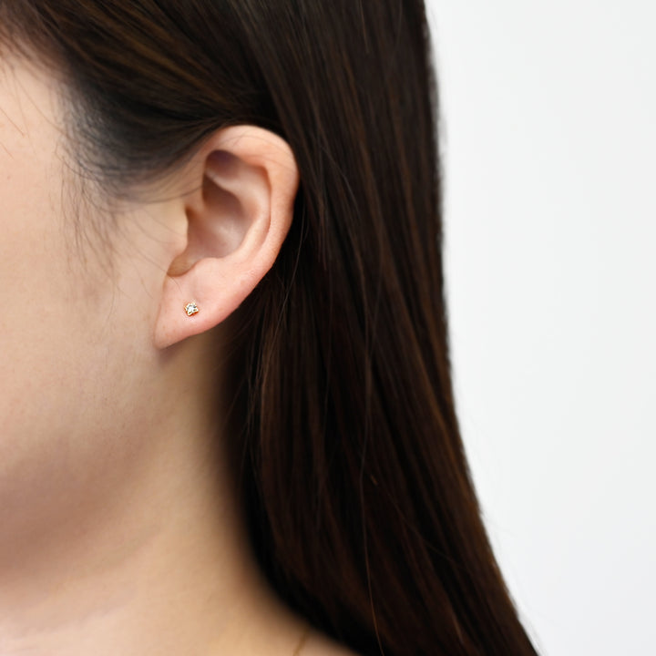 ダイヤモンド四芒星ピアス【K10YG】26ss