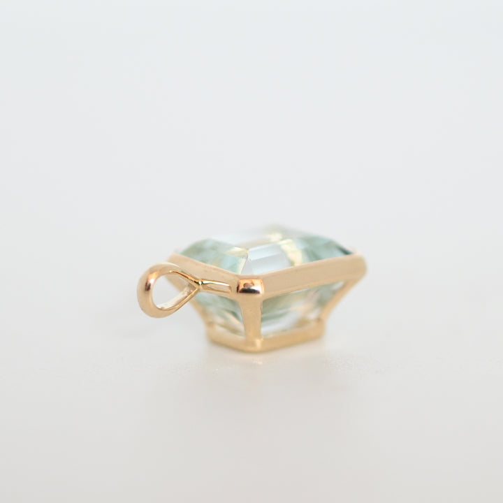 【1点物】アクアマリン ペンダントトップ　エメラルドカット【K10YG】26ss
