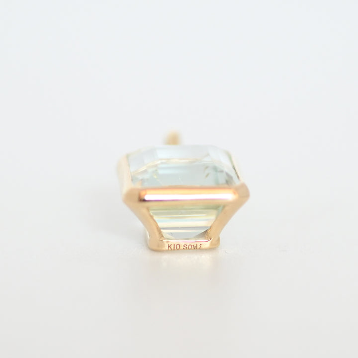 【1点物】アクアマリン ペンダントトップ　エメラルドカット【K10YG】26ss