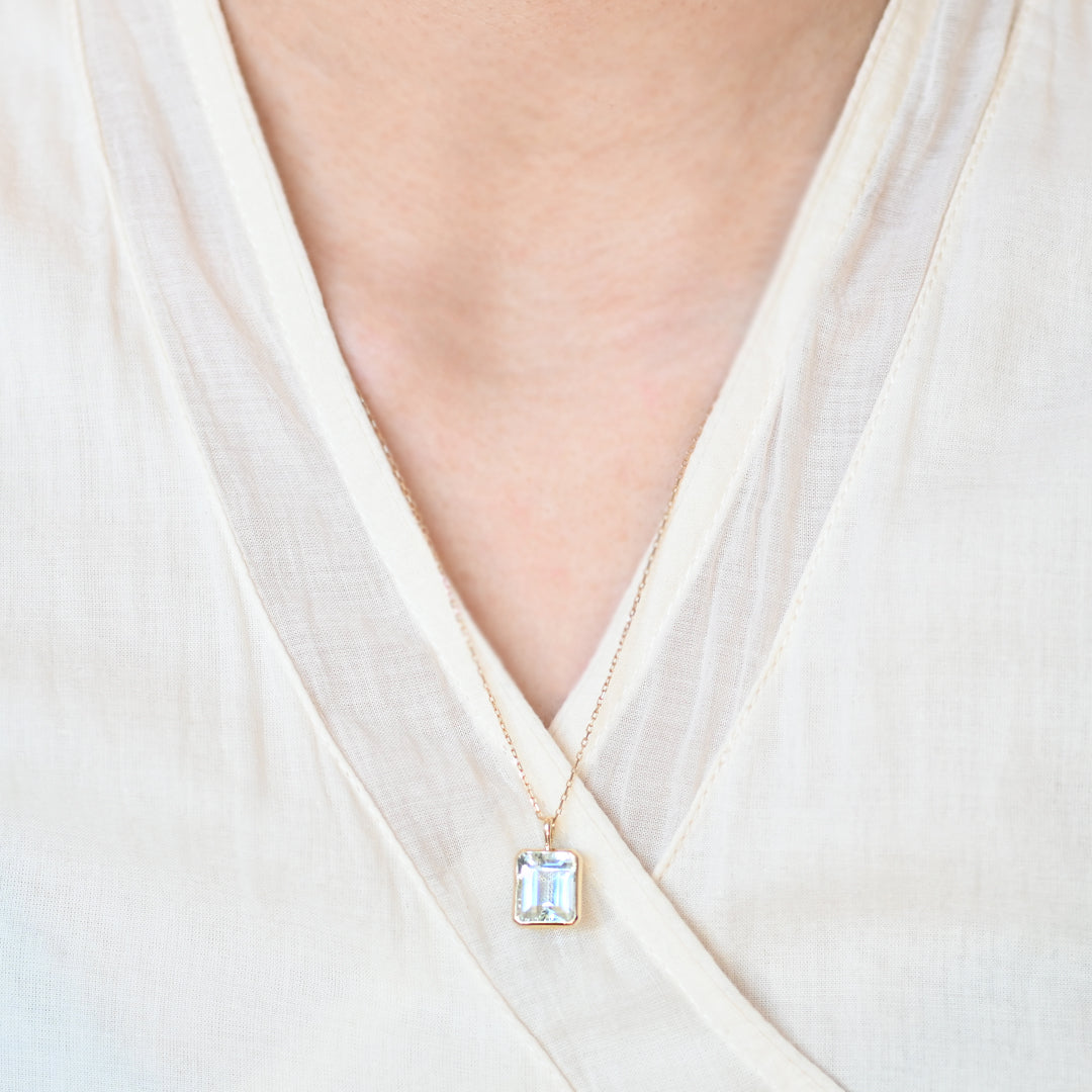 【1点物】アクアマリン ペンダントトップ　エメラルドカット【K10YG】26ss