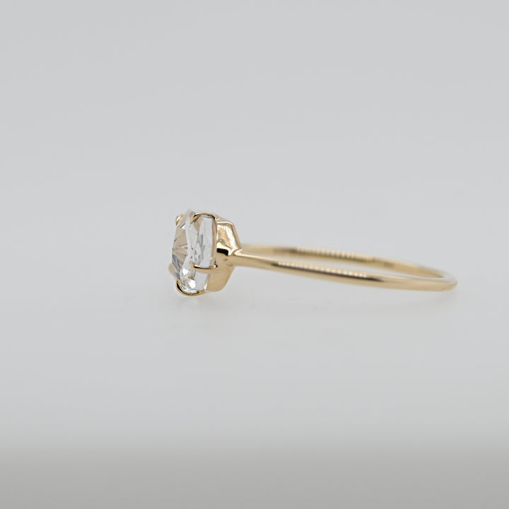 【各種クーポン・ポイントのご利用不可】ファンシーカット 4月クォーツリング 11号【K10YG】