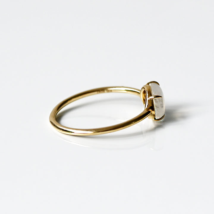 【各種クーポン・ポイントのご利用不可】ファンシーカット6月 レインボームーンストーンリング【K10YG】