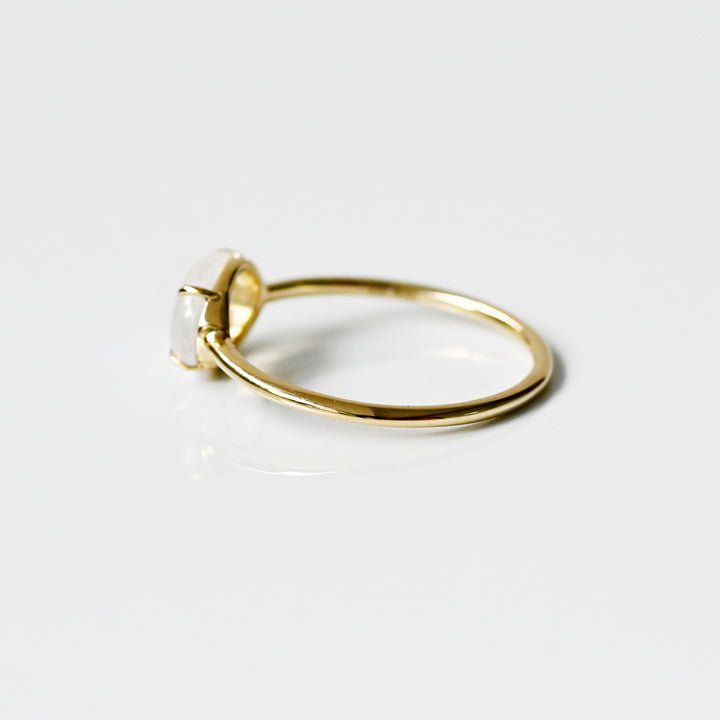 【各種クーポン・ポイントのご利用不可】ファンシーカット6月 レインボームーンストーンリング【K10YG】