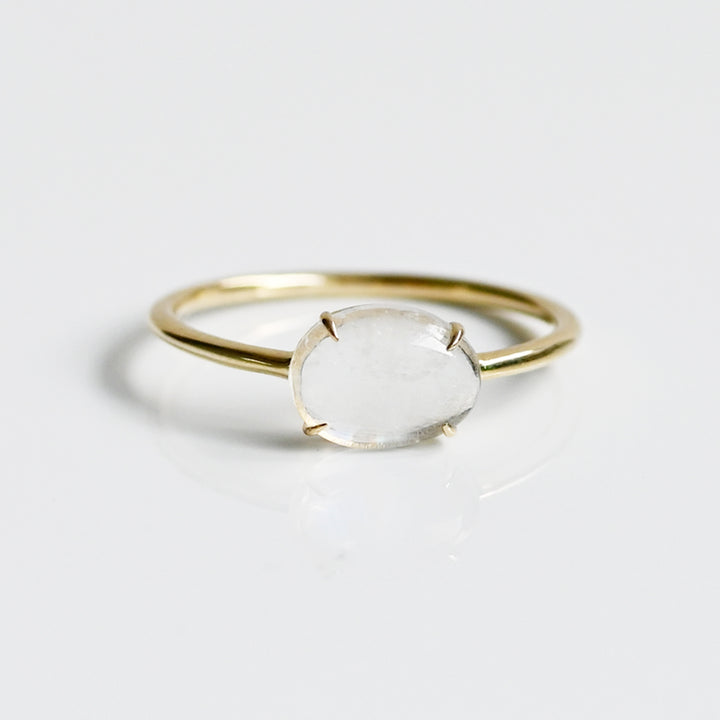 【各種クーポン・ポイントのご利用不可】ファンシーカット6月 レインボームーンストーンリング【K10YG】