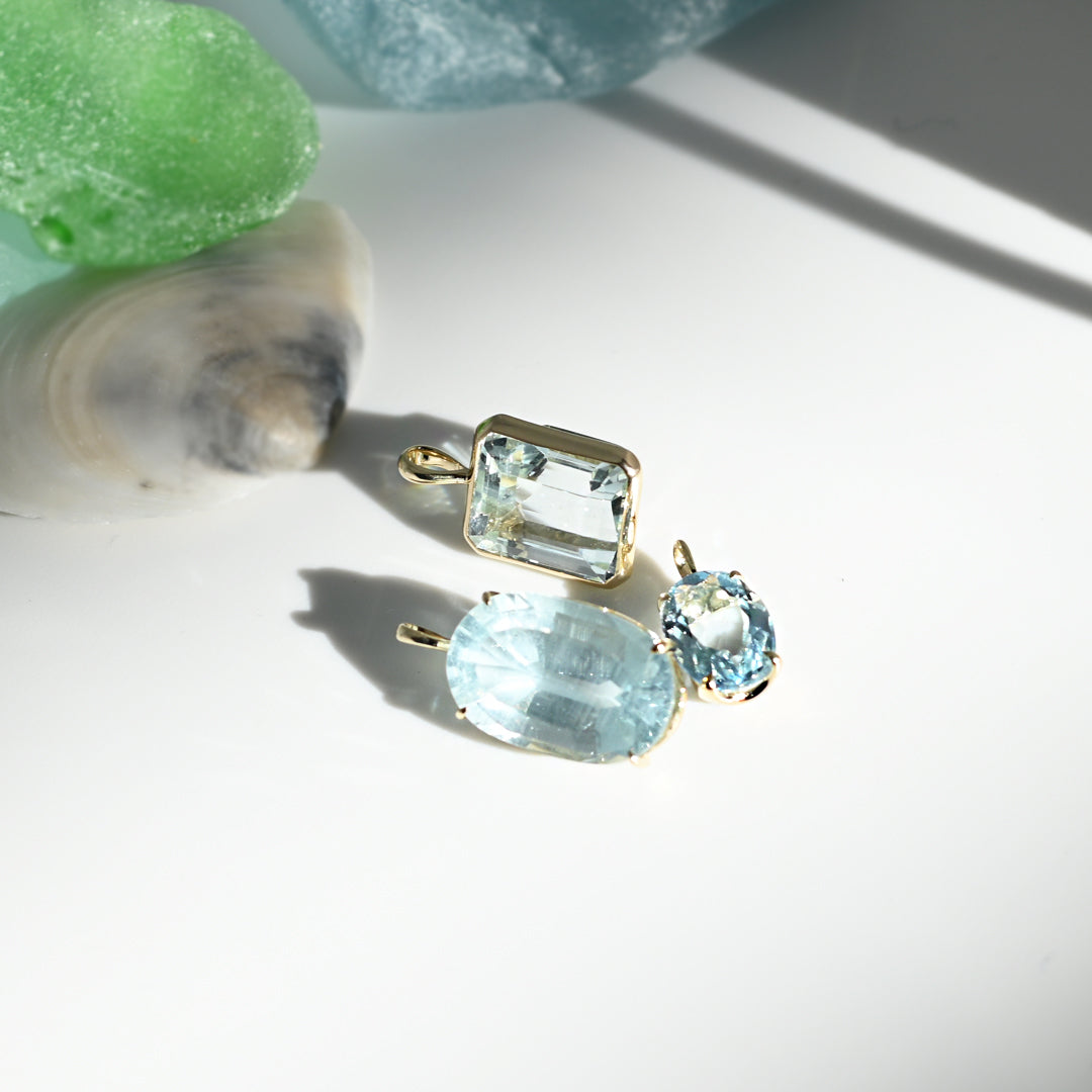 【1点物】アクアマリン ペンダントトップ　エメラルドカット【K10YG】26ss