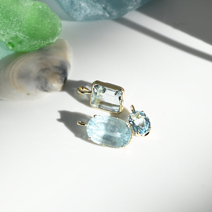 【1点物】アクアマリン ペンダントトップ　エメラルドカット【K10YG】26ss