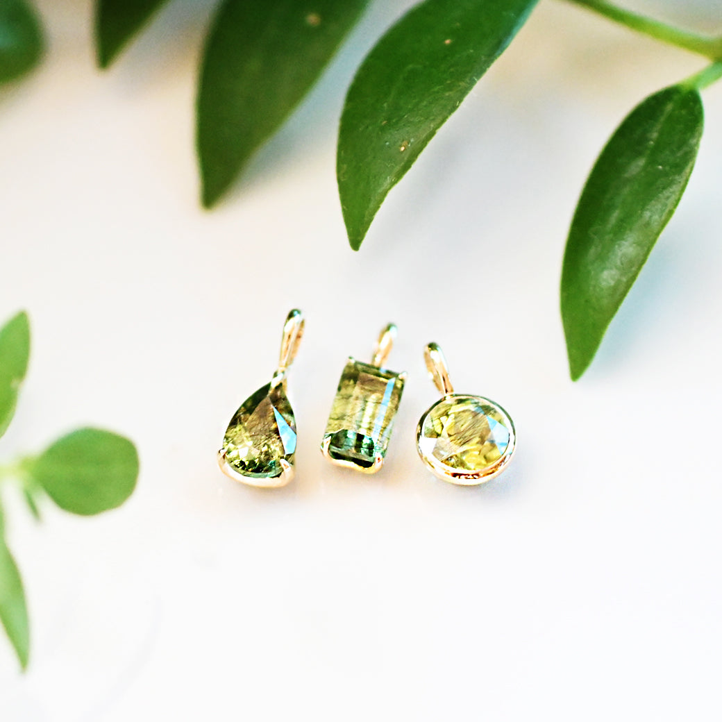 ルチルinペリドット ルチルペリドット 3.83ct ルース ◇ クッションカット