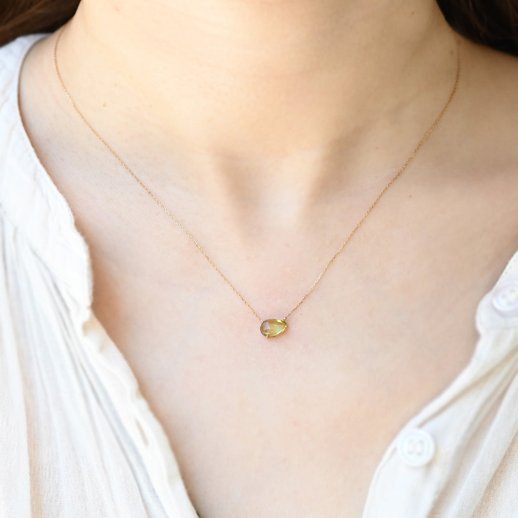 【各種クーポン・ポイントのご利用不可】ファンシーカット 8月 ペリドットネックレス【K10YG】